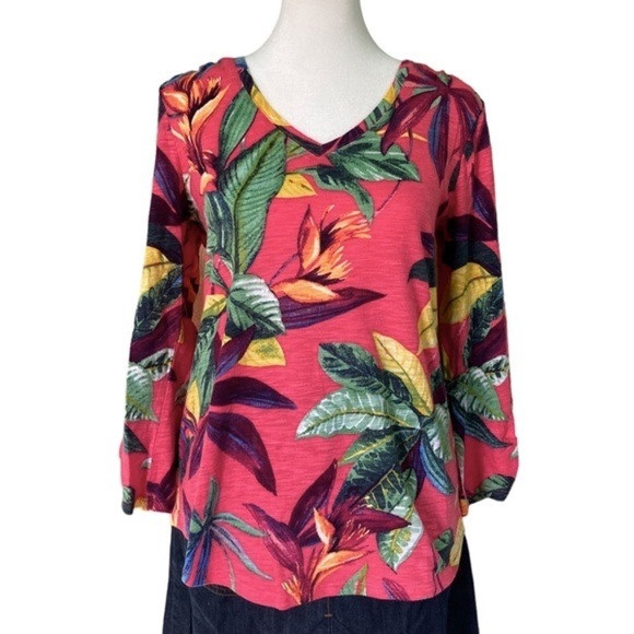 Chico's Tops - Chico’s Cotton Botannical Slub V-neck Tee‎ Strawberry Margarita (Size XS)